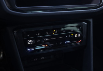 Подержанный автомобиль Volkswagen Tiguan 2021 года (17 фото)
