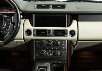 Подержанный автомобиль Land Rover Range Rover 2012 года (14 фото)