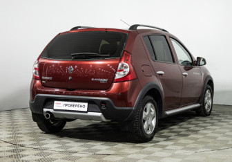 Подержанный автомобиль Renault Sandero 2011 года (5 фото)