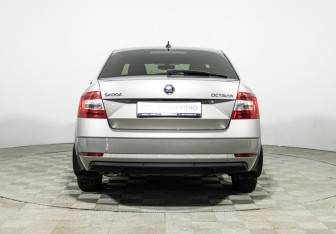 Подержанный автомобиль Skoda Octavia Liftback 2019 года (6 фото)