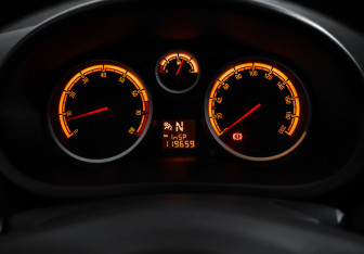 Подержанный автомобиль Opel Corsa 2012 года (17 фото)