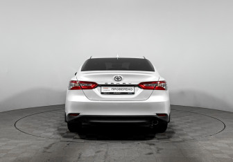 Подержанный автомобиль Toyota Camry Sedan 2021 года (6 фото)