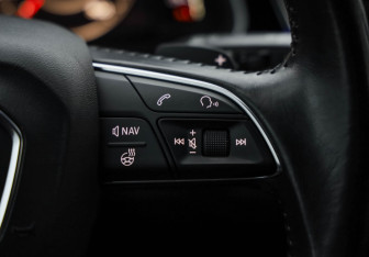 Подержанный автомобиль Audi Q7 2015 года (15 фото)