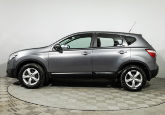 Подержанный автомобиль Nissan Qashqai 2012 года (8 фото)