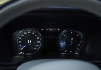 Подержанный автомобиль Volvo V90 Cross Country 2017 года (14 фото)