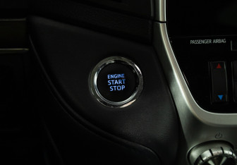 Подержанный автомобиль Toyota Land Cruiser Suv 2016 года (19 фото)