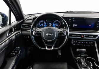 Подержанный автомобиль Kia K5 2020 года (13 фото)