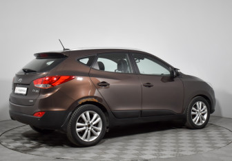 Подержанный автомобиль Hyundai ix35 2010 года (5 фото)