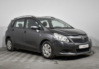 Подержанный автомобиль Toyota Verso 2010 года (3 фото)