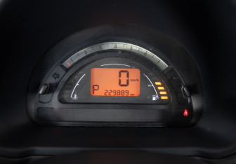 Подержанный автомобиль Citroen C3 Hatchback 2003 года (14 фото)