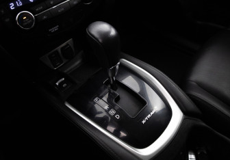 Подержанный автомобиль Nissan X-Trail 2015 года (9 фото)