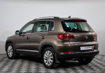 Подержанный автомобиль Volkswagen Tiguan 2015 года (7 фото)