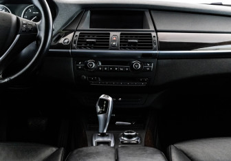 Подержанный автомобиль BMW X5 2013 года (14 фото)