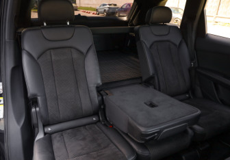 Подержанный автомобиль Audi Q7 2015 года (33 фото)