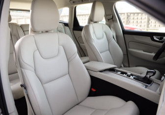 Подержанный автомобиль Volvo XC60 2021 года (22 фото)