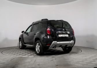 Подержанный автомобиль Renault Duster 2016 года (7 фото)