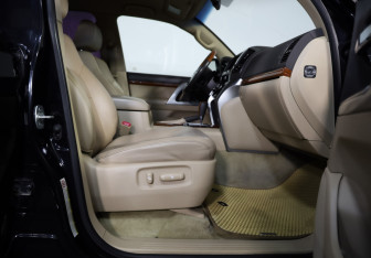 Подержанный автомобиль Toyota Land Cruiser Suv 2013 года (26 фото)