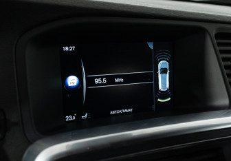 Подержанный автомобиль Volvo V60 Cross Country 2016 года (16 фото)