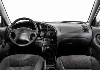 Подержанный автомобиль Kia Spectra Sedan 2006 года (10 фото)