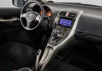 Подержанный автомобиль Toyota Auris Hatchback 2007 года (9 фото)