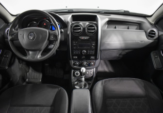 Подержанный автомобиль Renault Duster 2016 года (13 фото)