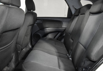 Подержанный автомобиль Kia Sportage 2008 года (13 фото)