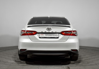 Подержанный автомобиль Toyota Camry Sedan 2018 года (6 фото)