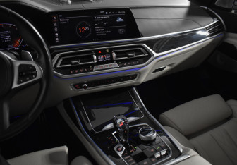 Подержанный автомобиль BMW X7 2021 года (21 фото)