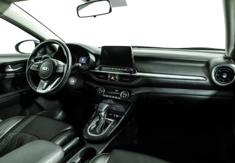 Подержанный автомобиль Kia Cerato Sedan 2020 года (9 фото)