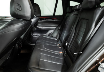 Подержанный автомобиль BMW X3 2018 года (10 фото)