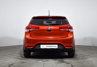 Подержанный автомобиль Kia Rio Hatchback 2016 года (6 фото)