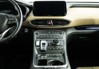 Подержанный автомобиль Hyundai Santa Fe 2021 года (14 фото)