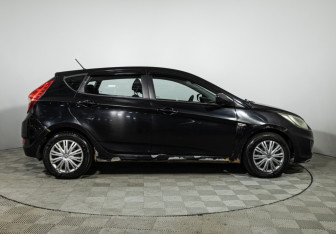 Подержанный автомобиль Hyundai Solaris Hatchback 2011 года (4 фото)