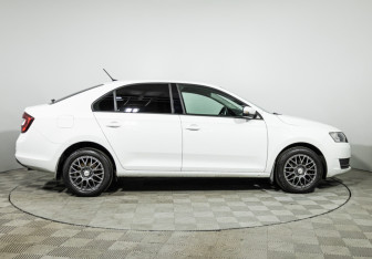 Подержанный автомобиль Skoda Rapid Liftback 2017 года (4 фото)