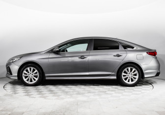 Подержанный автомобиль Hyundai Sonata 2018 года (16 фото)