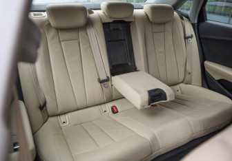 Подержанный автомобиль Audi A4 Sedan 2019 года (30 фото)