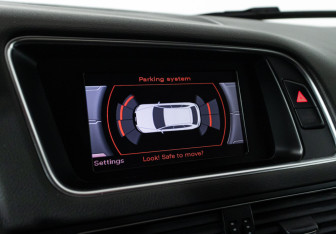 Подержанный автомобиль Audi Q5 2011 года (17 фото)