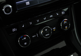 Подержанный автомобиль Skoda Superb Liftback 2017 года (15 фото)