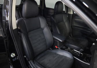 Подержанный автомобиль Mitsubishi Outlander 2022 года (24 фото)