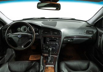 Подержанный автомобиль Volvo S60 2007 года (13 фото)