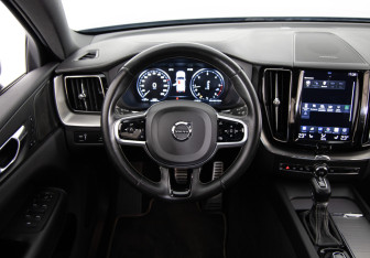 Подержанный автомобиль Volvo XC60 2020 года (8 фото)