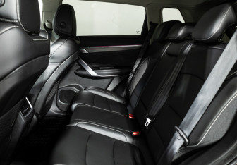 Подержанный автомобиль Geely Atlas Pro 2023 года (10 фото)