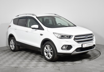 Подержанный автомобиль Ford Kuga 2018 года (3 фото)
