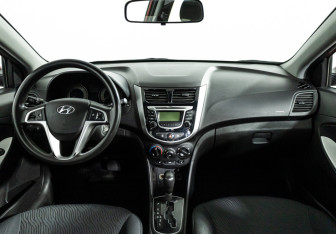 Подержанный автомобиль Hyundai Solaris Sedan 2011 года (13 фото)