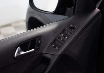 Подержанный автомобиль Volkswagen Tiguan 2010 года (20 фото)