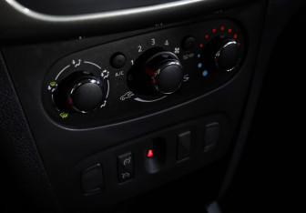 Подержанный автомобиль Renault Sandero 2020 года (16 фото)