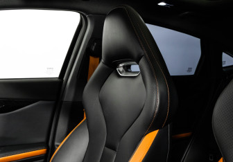 Подержанный автомобиль Changan UNI-V 2023 года (28 фото)