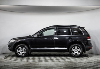Подержанный автомобиль Volkswagen Touareg 2009 года (8 фото)