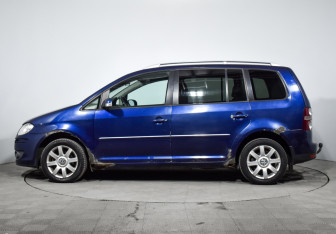 Подержанный автомобиль Volkswagen Touran 2007 года (8 фото)