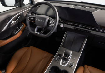 Подержанный автомобиль Omoda C5 2023 года (8 фото)